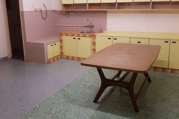 OUG/Happy Garden 1 Storey Terrace For Rent