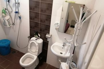 OUG/Happy Garden 1 Storey Corner Terrace For Rent