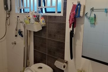 OUG/Happy Garden 1 Storey Corner Terrace For Rent