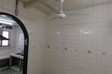 OUG/Happy Garden 2 Storey Terrace House For Sale