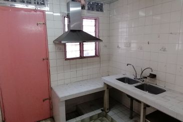 OUG/Happy Garden 2 Storey Terrace House For Sale