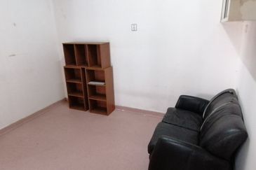 OUG/Happy Garden 2 Storey Terrace House For Sale