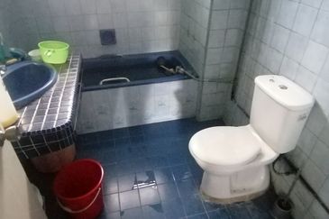 OUG/Taman Yarl Bungalow For Rent
