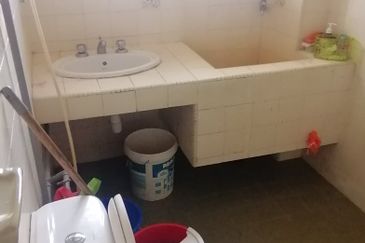 OUG/Taman Yarl Bungalow For Rent