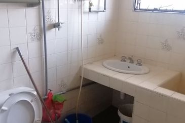 OUG/Taman Yarl Bungalow For Rent