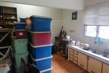 OUG/Taman Yarl Bungalow For Rent