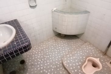 OUG/Taman Yarl Bungalow For Rent