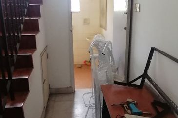 OUG/Taman Yarl Bungalow For Rent