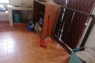 OUG/Taman Yarl Bungalow For Rent