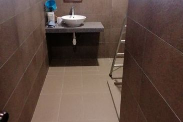 OUG/Taman Yarl 2 Storey Renovated Semi D For Rent