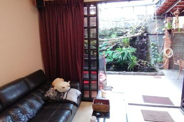 OUG/Taman Yarl 2 Storey Renovated Semi D For Rent