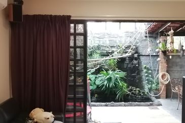 OUG/Taman Yarl 2 Storey Renovated Semi D For Rent