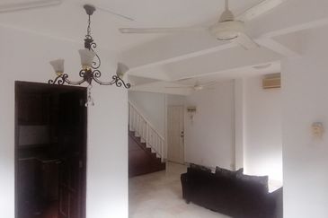 1st Floor Villa OUG Townhouse