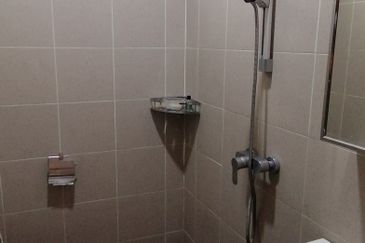 OUG/ Taman Yarl Corner Bungalow For Rent