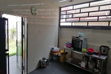 OUG/ Taman Yarl Corner Bungalow For Rent