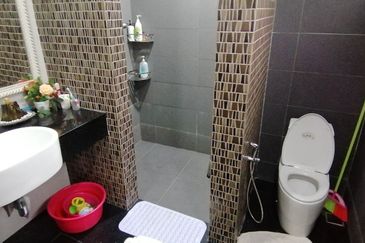 OUG/ Taman Yarl Corner Bungalow For Rent