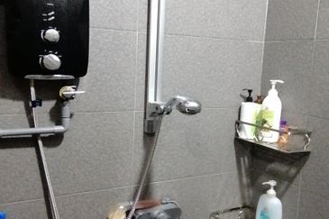 OUG/ Taman Yarl Corner Bungalow For Rent