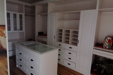 OUG/ Taman Yarl Corner Bungalow For Rent