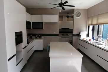 OUG/Taman Yarl Corner 3 Storey Bungalow For Sale