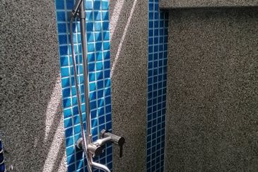 OUG/Taman Yarl Corner 3 Storey Bungalow For Sale