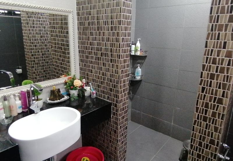 OUG/Taman Yarl Corner 3 Storey Bungalow For Sale