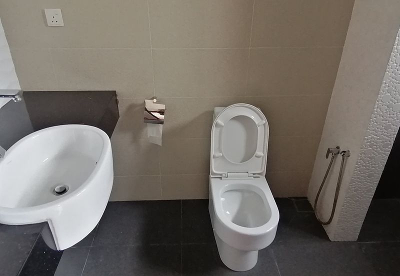 OUG/Taman Yarl Corner 3 Storey Bungalow For Sale