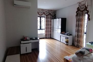 OUG/Taman Yarl Corner 3 Storey Bungalow For Sale