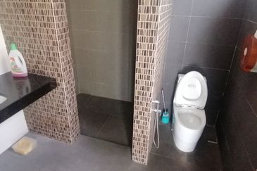 OUG/Taman Yarl 3 Storey Bungalow For Rent