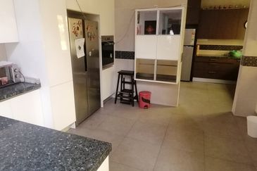 OUG/Taman Yarl 3 Storey Bungalow For Rent