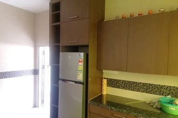 OUG/Taman Yarl 3 Storey Bungalow For Rent