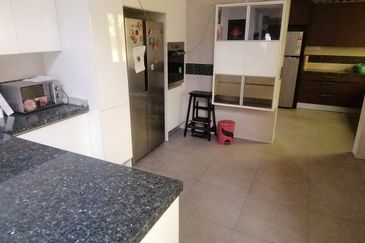 OUG/Taman Yarl 3 Storey Bungalow For Sale