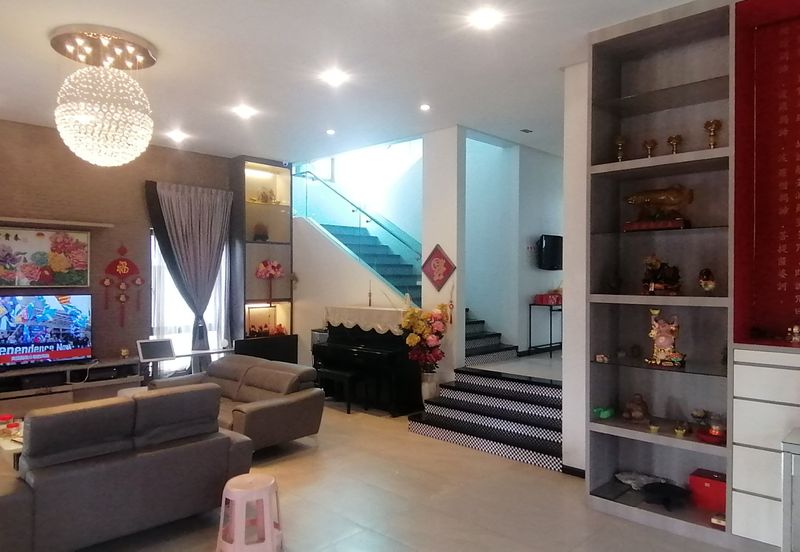 OUG/Taman Yarl 3 Storey Bungalow For Sale