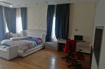 OUG/Taman Yarl 3 Storey Bungalow For Sale