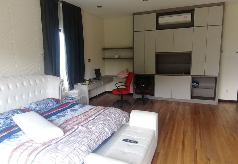 OUG/Taman Yarl 3 Storey Bungalow For Sale