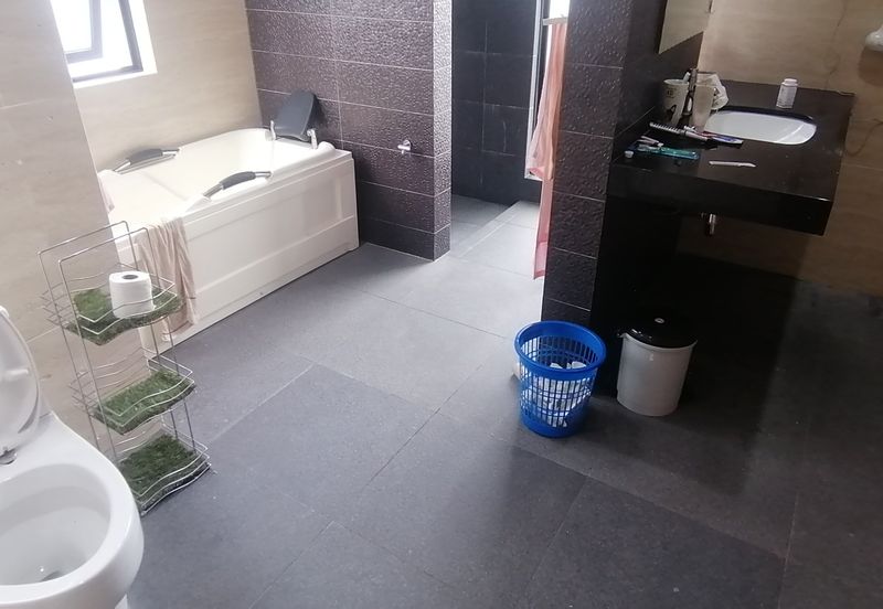 OUG/Taman Yarl 3 Storey Bungalow For Sale