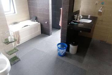 OUG/Taman Yarl 3 Storey Bungalow For Sale