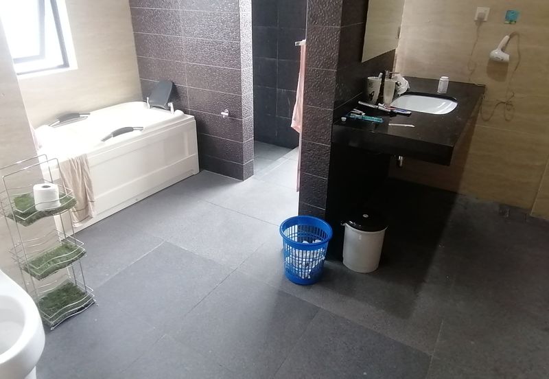 OUG/Taman Yarl 3 Storey Bungalow For Sale