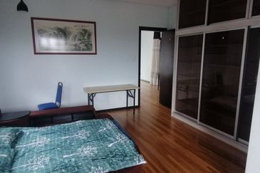 OUG/Taman Yarl 3 Storey Bungalow For Sale