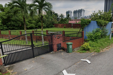 OUG/Taman Yarl Bungalow Lot For Sale