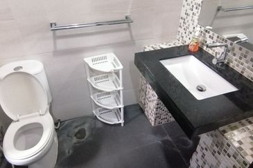 OUG/Taman Yarl 4 Storey Bungalow With Lift