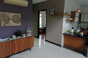 OUG/Taman Yarl Corner Bungalow For Rent