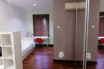 OUG/Taman Yarl Corner Bungalow For Rent