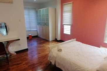 OUG/Taman Yarl Corner Bungalow For Rent