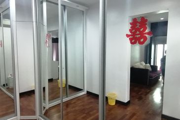 OUG/Taman Yarl Corner Bungalow For Rent