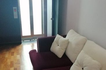 OUG/Taman Yarl Corner Bungalow For Rent