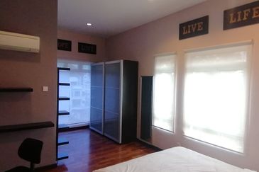 OUG/Taman Yarl Corner Bungalow For Rent