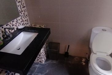 OUG/Taman Yarl Corner Bungalow For Rent