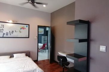 OUG/Taman Yarl Corner Bungalow For Rent