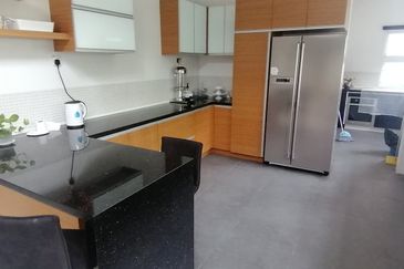 OUG/Taman Yarl Corner Bungalow For Rent