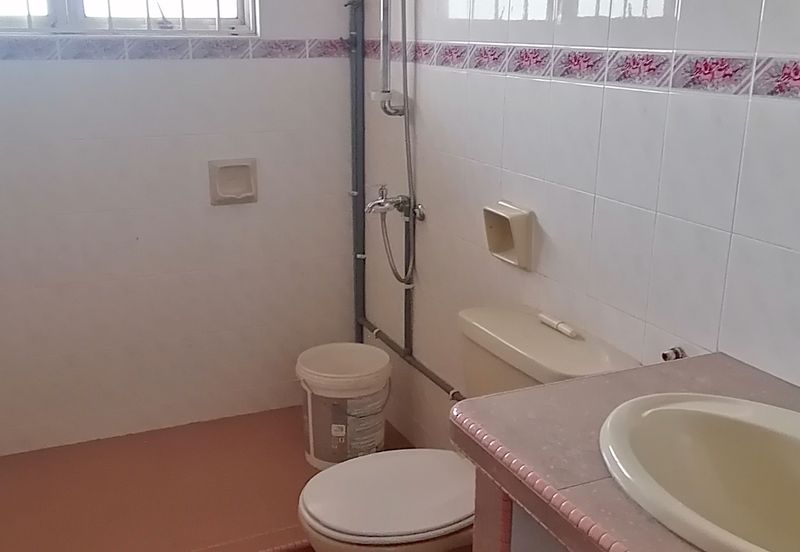 Oug 2 Storey Terrace Facing Empty Land for Rent